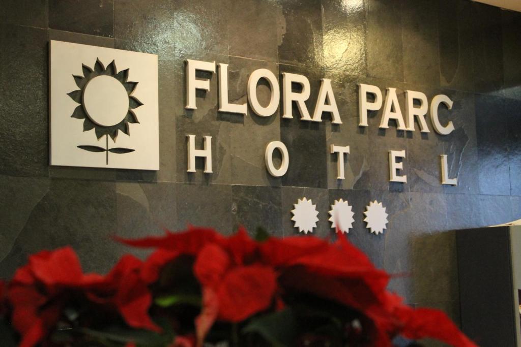 Hotel Flora Parc Castelldefels Exterior photo